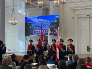 Поздравляем Президента Петербургского библиотечного общества, директора библиотеки имени В. В. Маяковского З.В. Чалову с награждением Орденом «За заслуги в культуре и искусстве»!